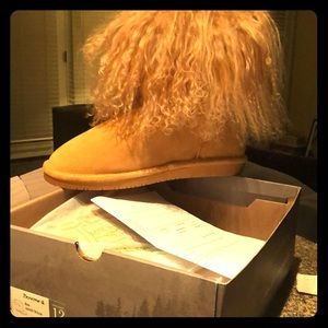 Brand new Bearpaw Boos in wheat size 12m.